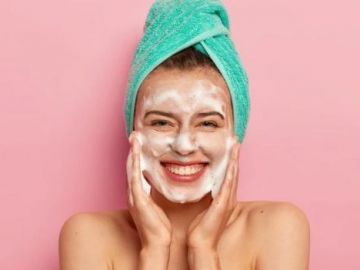 Cô dâu không cần đến tiệm chăm sóc da vì đã có... spa tại nhà