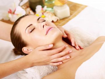 Cách chăm sóc da cổ đơn giản tại nhà đẩy lùi lão hóa