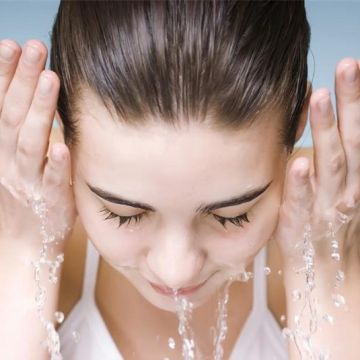 Chuyên gia khuyên bạn nên dùng các sản phẩm này để làm sạch mụn đầu đen