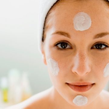 Tự làm kem dưỡng ẩm cho da an toàn trong mùa hanh khô