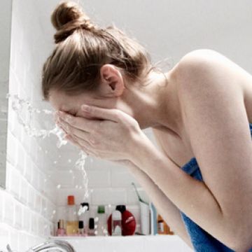 Nhiều chị em mắc sai lầm chăm sóc da khi làm việc tại nhà