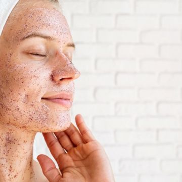Chuyên gia bật mí cách chăm sóc da tốt nhất cho phụ nữ trên 50 tuổi