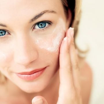 Bí quyết chăm sóc da khô bạn không bao giờ được quên
