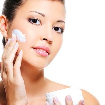 Những sai lầm chị em thường mắc phải khi dùng kem dưỡng ẩm khiến kết quả không như mong đợi