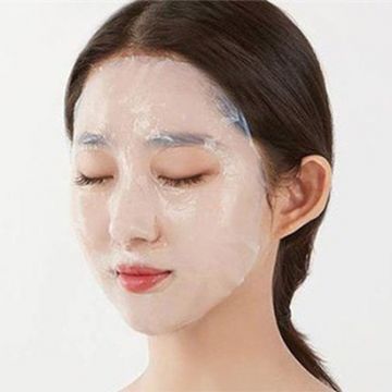 Nguy hiểm cho da vì thói quen đắp mặt nạ hằng ngày