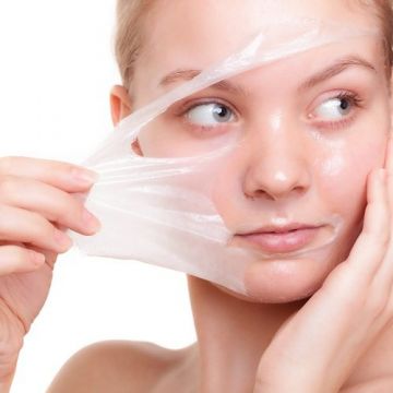 Dùng mặt nạ lột không đúng cách sẽ khiến da mất đi hàng rào bảo vệ và dần lão hóa