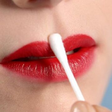 Mẹo làm đẹp cực thông minh bằng tăm bông