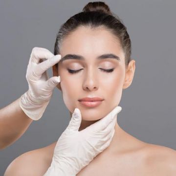 Chuyên gia chia sẻ tips chăm sóc da sau phẫu thuật thẩm mỹ