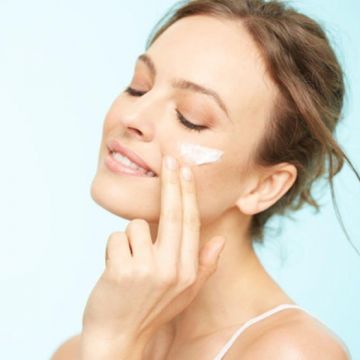 Để có được làn da khỏe đẹp lên từng ngày, chị em cần bỏ ngay 4 thói quen sai lầm sau