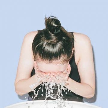 Da lại càng nhiều dầu do chăm sóc không đúng cách, chị em nên lưu ý những điểm sau