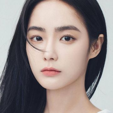 Bật mí xu hướng trang điểm đẹp ngày hè giúp gương mặt rạng rỡ hơn