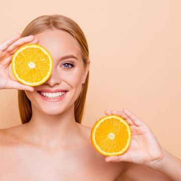 Những điều cần lưu ý khi dùng vitamin C giảm nếp nhăn ở tuổi 40
