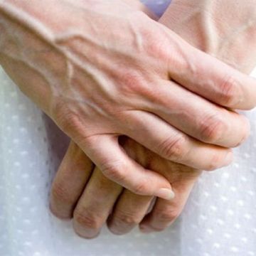 Cách chăm sóc da tay nhăn nheo, khô ráp