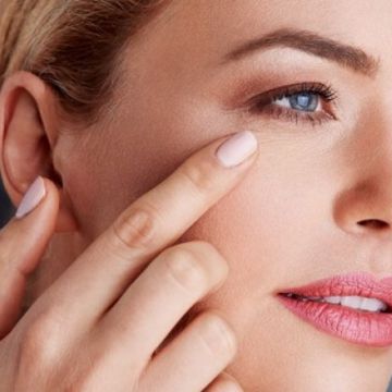 Để vùng da quanh mắt không bị lão hóa, chảy xệ chị em nên ghim ngay các nguyên tắc sau
