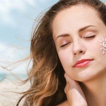Dùng kem chống nắng đúng cách giảm 10 năm lão hóa