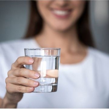 Retinol cho mụn trứng cá: Cách sử dụng an toàn, tác dụng phụ
