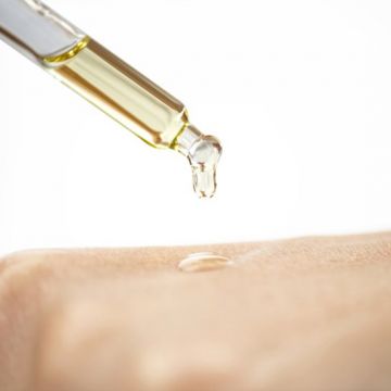 5 công dụng của dầu khoáng trong mỹ phẩm chăm sóc da