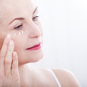 Chăm sóc da ở tuổi 60