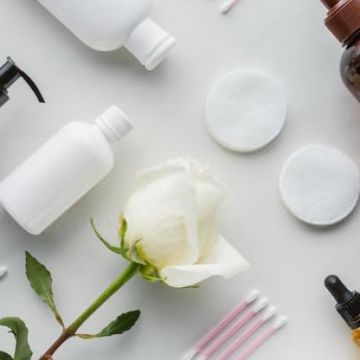 Sự khác biệt giữa Tretinoin & AHA/BHA