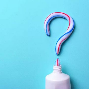 Không nên trị mụn bằng kem đánh răng?