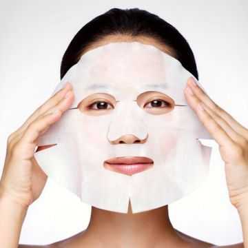 Da mụn có nên đắp mặt nạ giấy không?