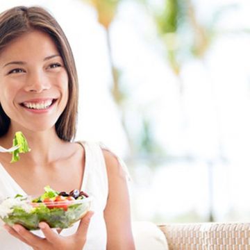4 nguyên tắc ăn uống để phụ nữ trên 30 trẻ lâu