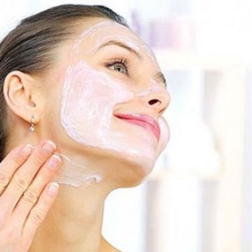 6 tuyệt chiêu giúp bạn xóa nếp nhăn vùng cổ