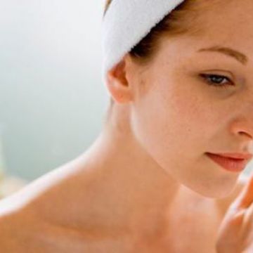 Mẹo trang điểm cả ngày mà không bị trôi