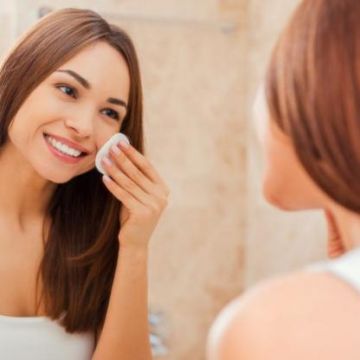 Mách bạn tips trang điểm lâu trôi, rạng rỡ cả ngày